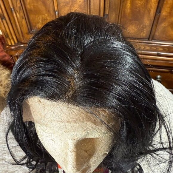 Nix & Nox Swiss Lace Futura 25" FLW-Venus Color 1B Wavy No Glue! Synthetic Wig - Picture 5 of 16